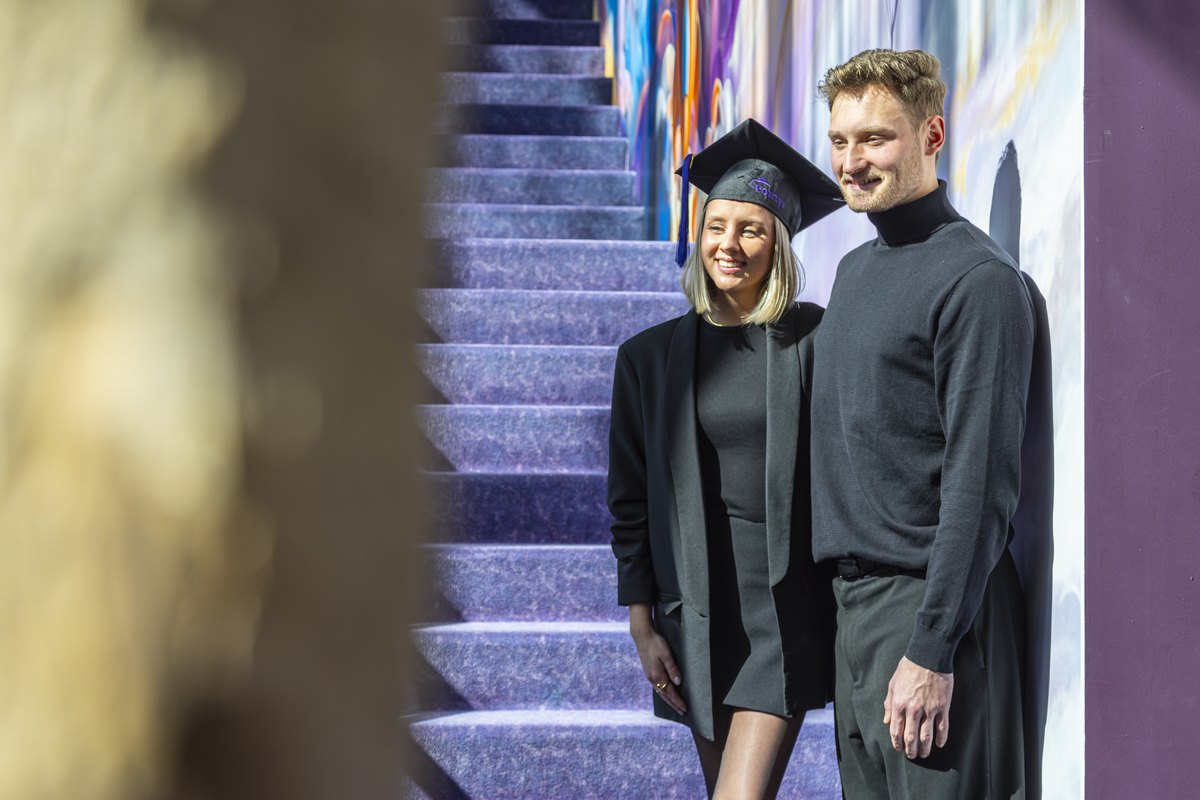 Afgestudeerden in toga bij Fontys
