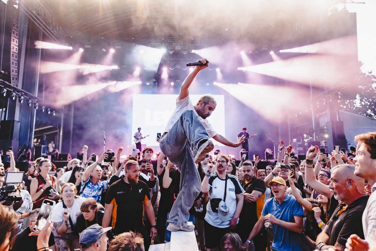 Leoniden midden in de menigte op Zomerparkfeest Venlo
